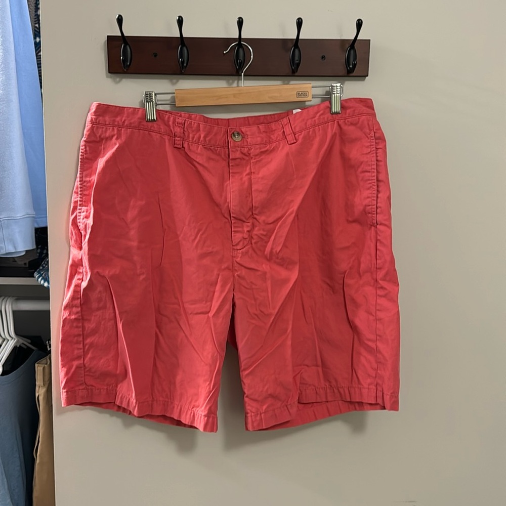 Vineyard vines flat front shorts